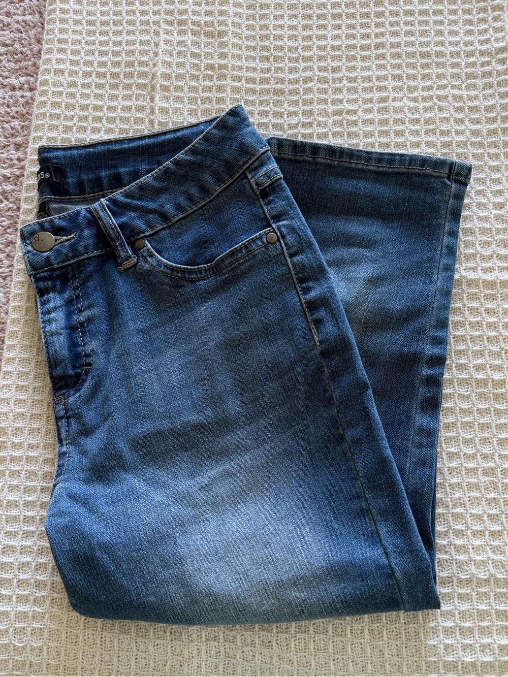 Classic Women's Blue Denim capris